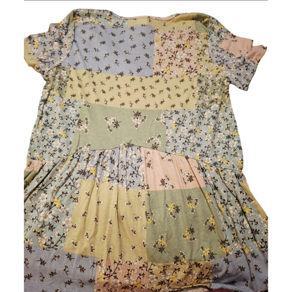 Fifth Ray Short Sleeve Tee L Blue Pink Floral Patchwork boho Cottagecore - Picture 3 of 6